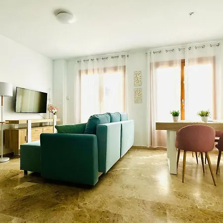Abat 2 Cool & Wide Flat Next To The Cathedral Apartment