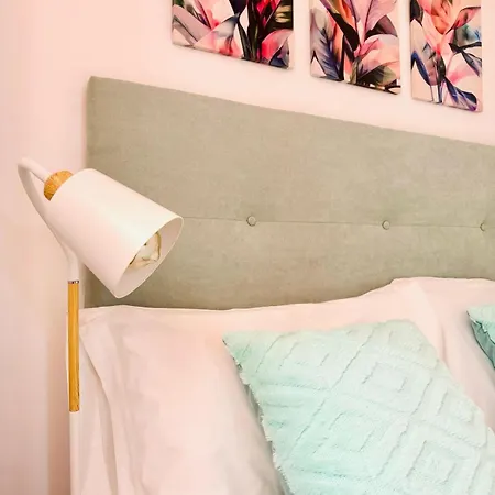 Abat 2 Cool & Wide Flat Next To The Cathedral Апартаменты *